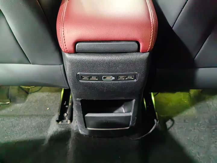 Фото 21 - Geely Coolray