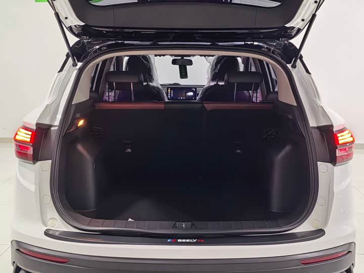 Фото 7 - Geely Coolray