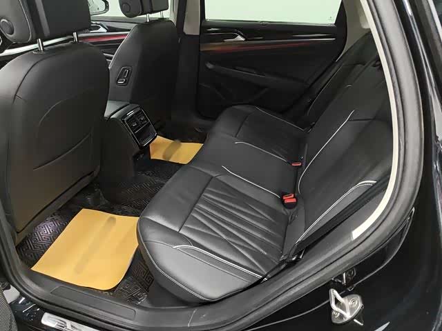 Фото 11 - Volkswagen Passat