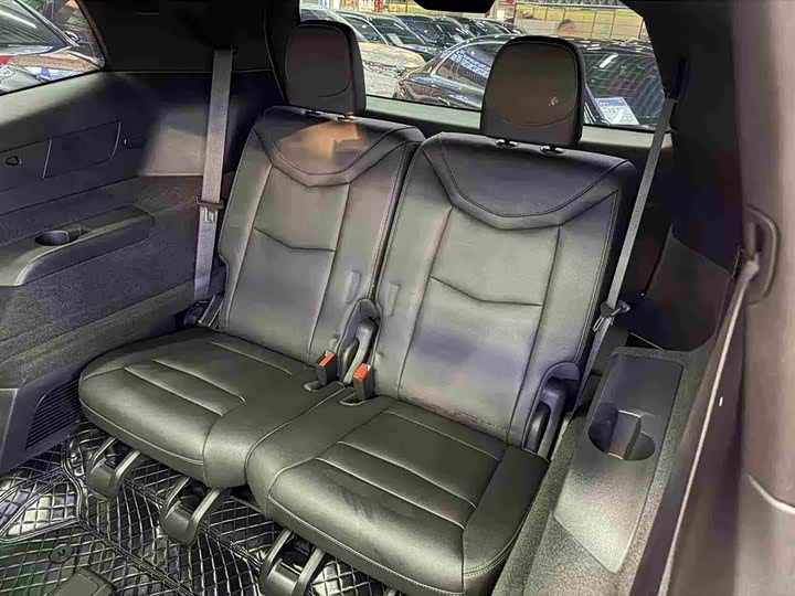 Фото 16 - Cadillac XT6