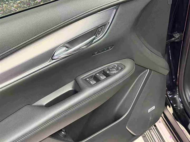 Фото 17 - Cadillac XT6