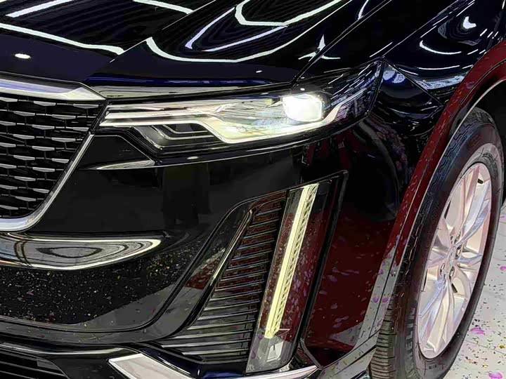 Фото 6 - Cadillac XT6