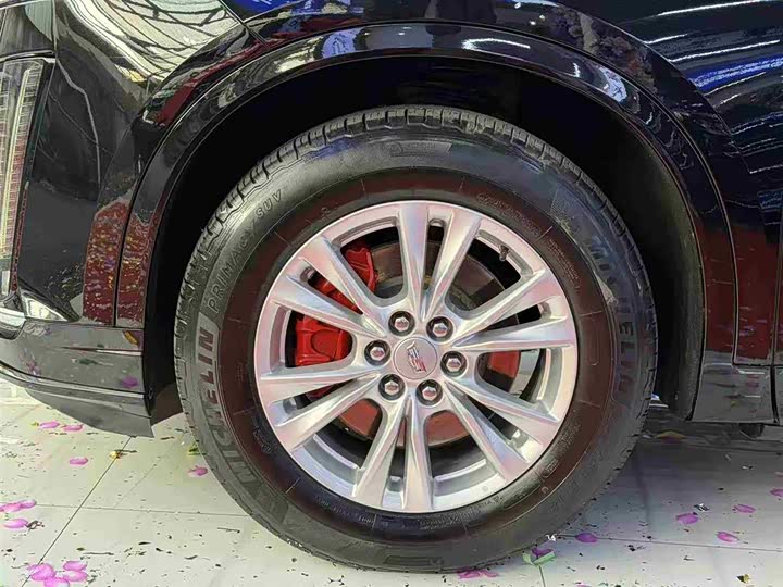 Фото 7 - Cadillac XT6