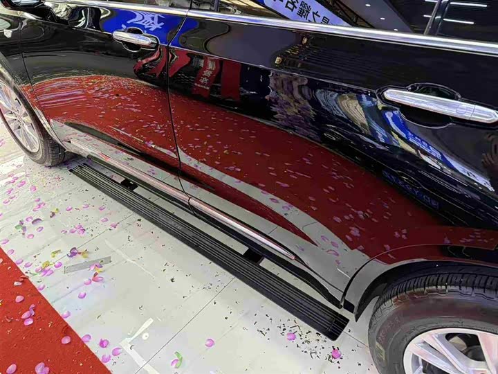 Фото 8 - Cadillac XT6