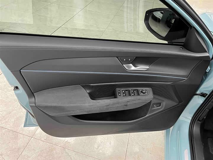 Фото 11 - Volkswagen Passat