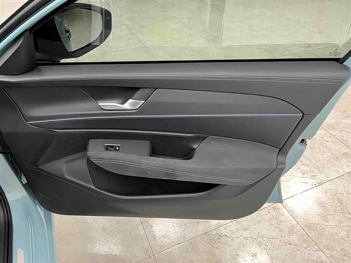 Фото 13 - Volkswagen Passat