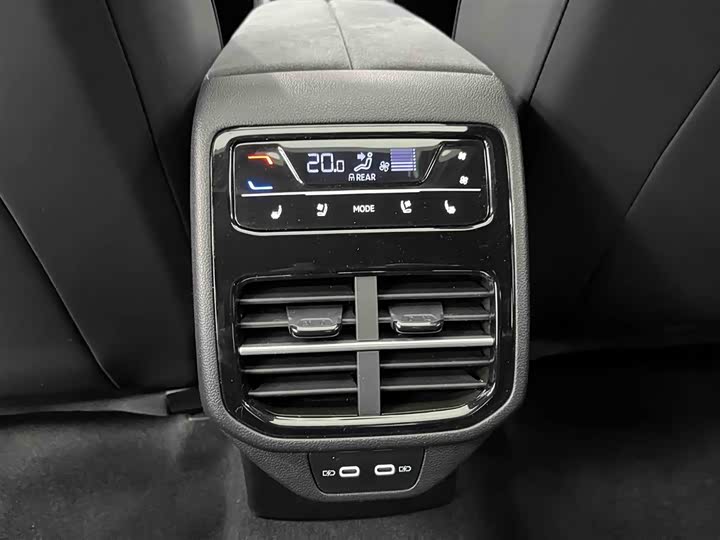 Фото 16 - Volkswagen Passat