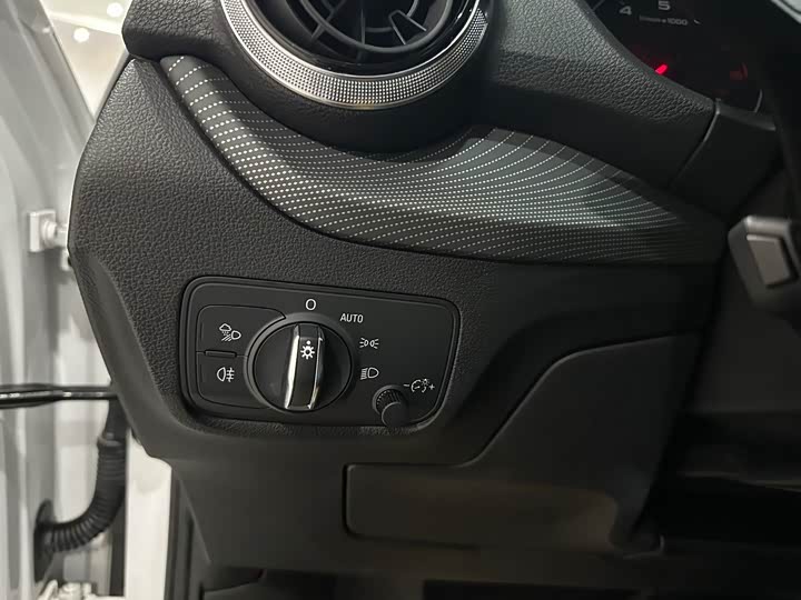 Фото 10 - Audi Q2L