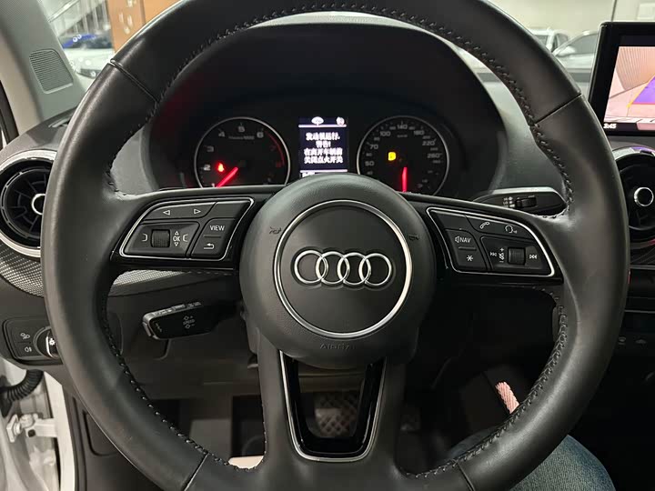 Фото 12 - Audi Q2L