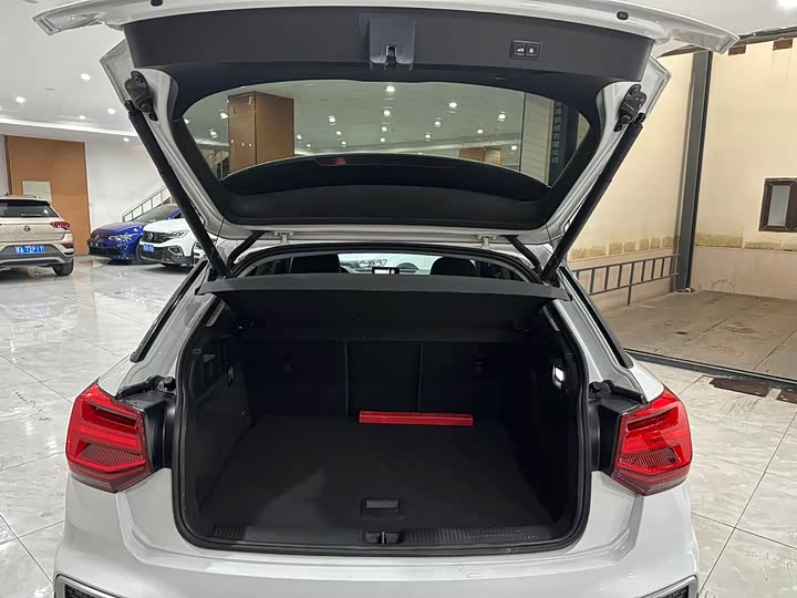 Фото 17 - Audi Q2L