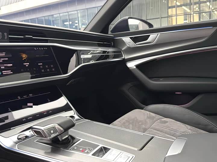 Фото 8 - Audi A6L