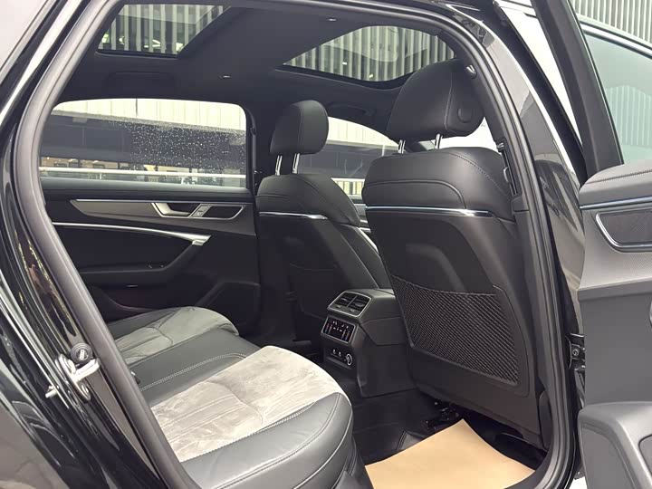 Фото 9 - Audi A6L