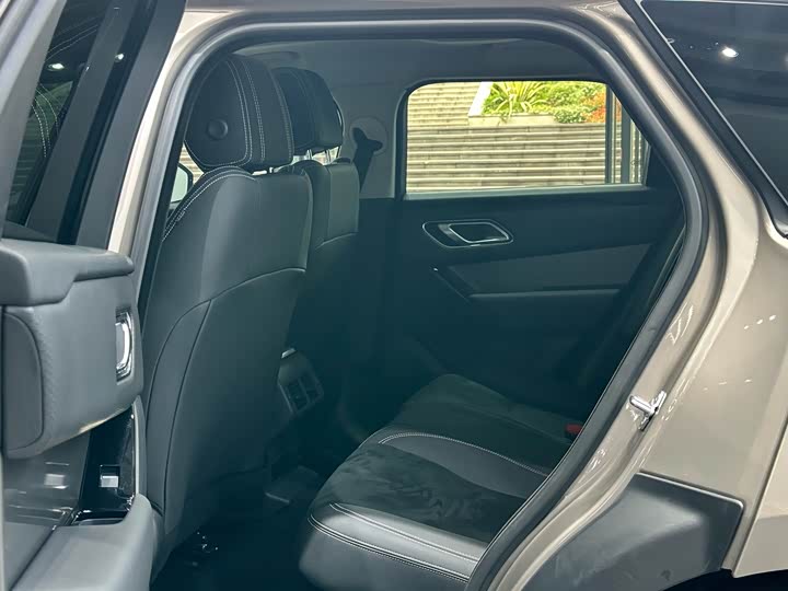 Фото 10 - Land Rover Range Rover Velar