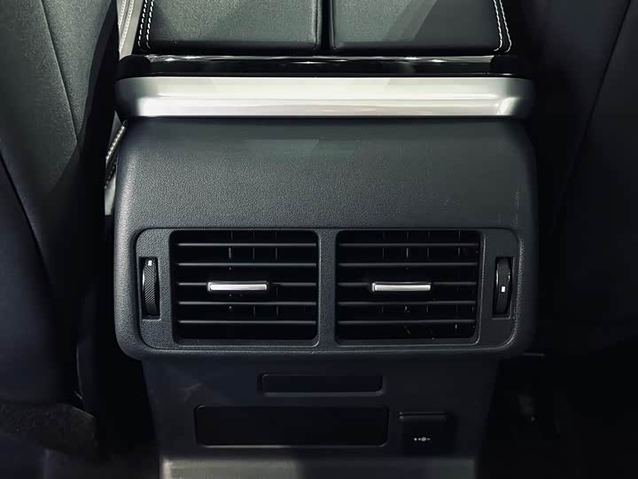 Фото 12 - Land Rover Range Rover Velar