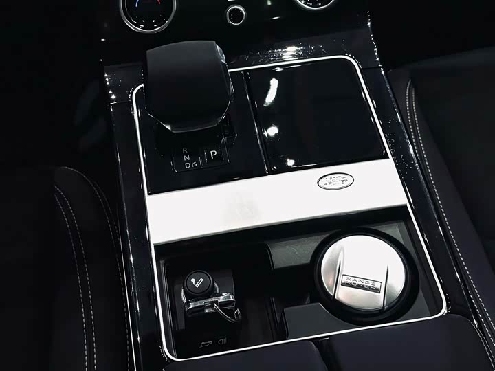 Фото 14 - Land Rover Range Rover Velar