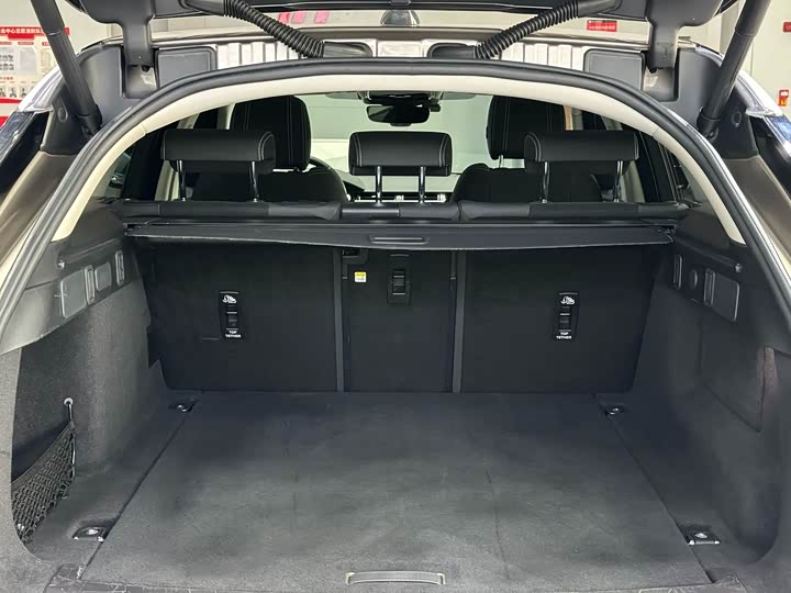 Фото 21 - Land Rover Range Rover Velar