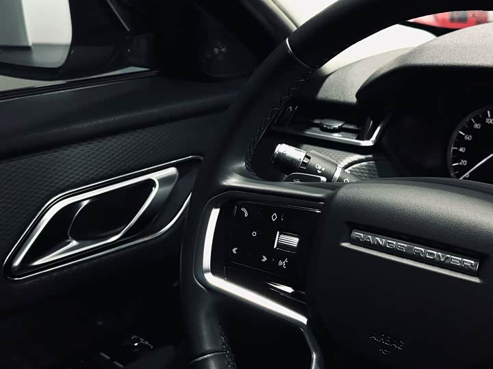 Фото 25 - Land Rover Range Rover Velar