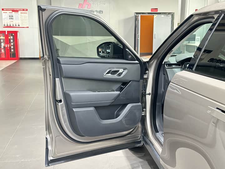 Фото 33 - Land Rover Range Rover Velar