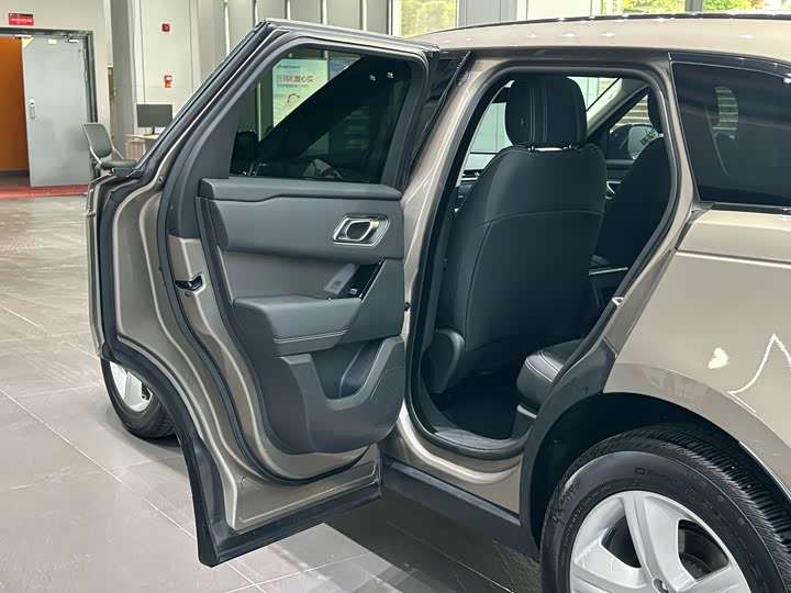 Фото 9 - Land Rover Range Rover Velar