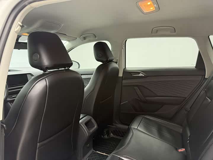 Фото 7 - Volkswagen Tharu