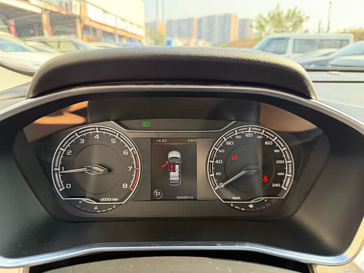 Фото 11 - Geely Coolray