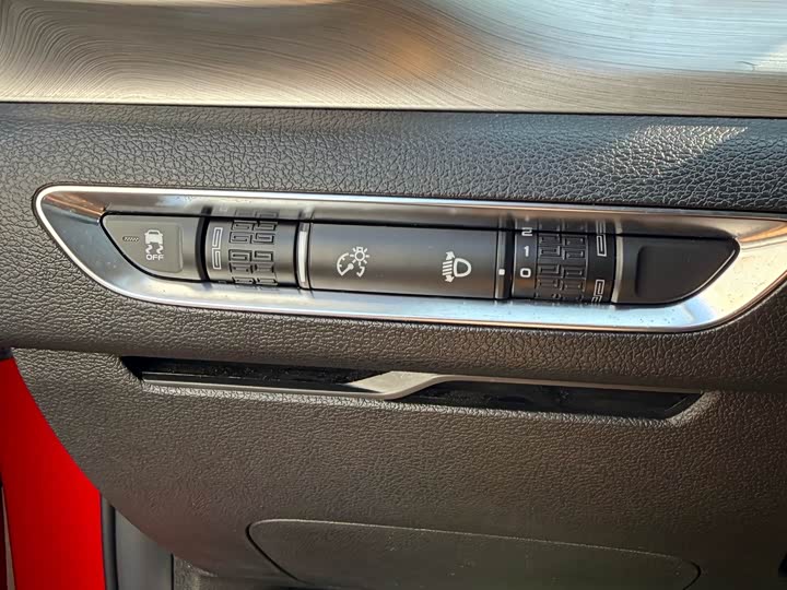 Фото 12 - Geely Coolray