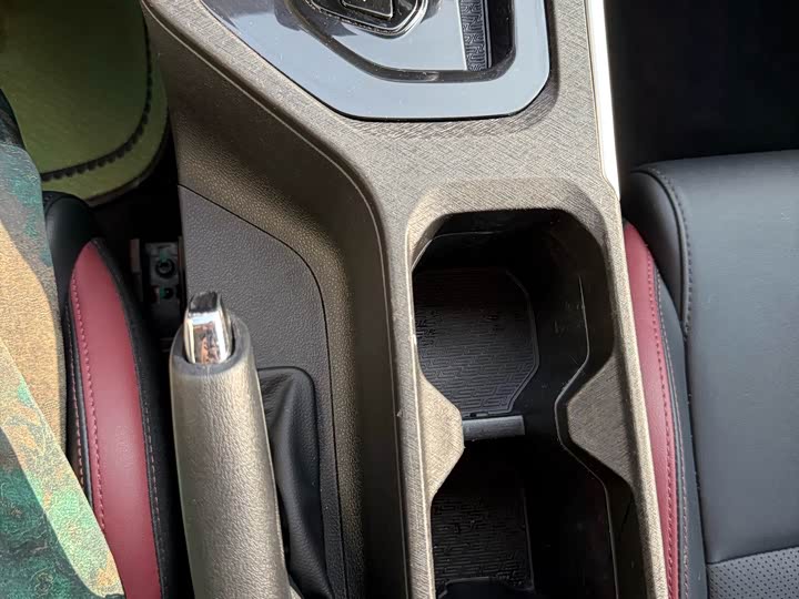 Фото 15 - Geely Coolray