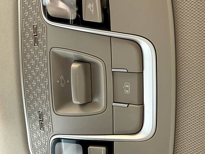 Фото 16 - Geely Coolray