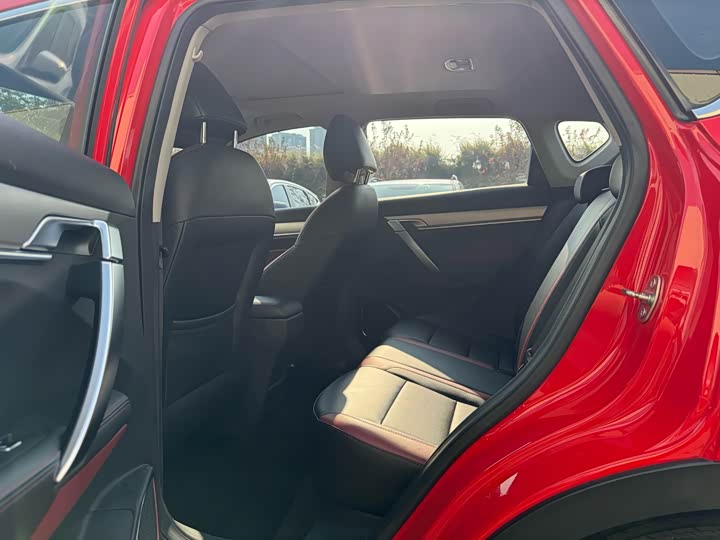 Фото 8 - Geely Coolray