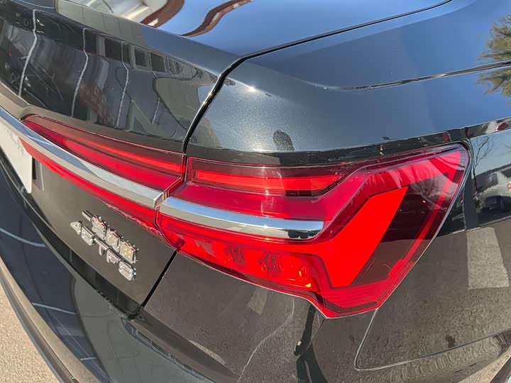 Фото 10 - Audi A6L