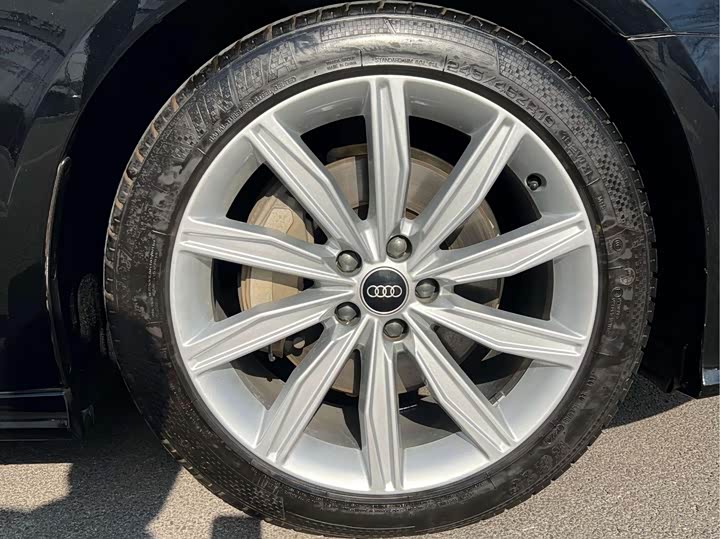 Фото 14 - Audi A6L