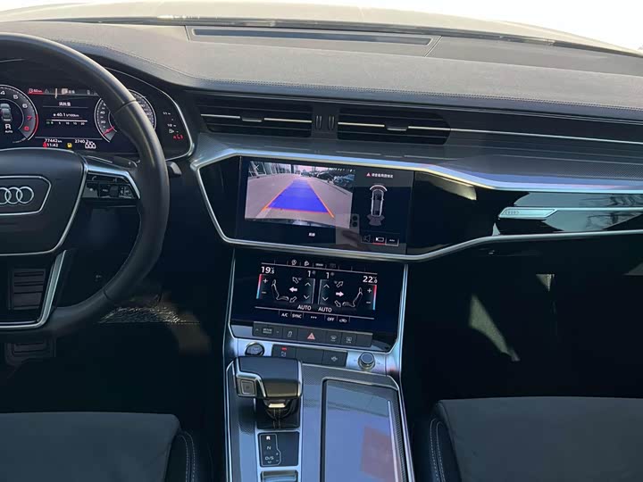 Фото 15 - Audi A6L