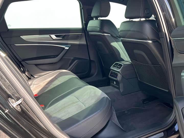 Фото 8 - Audi A6L