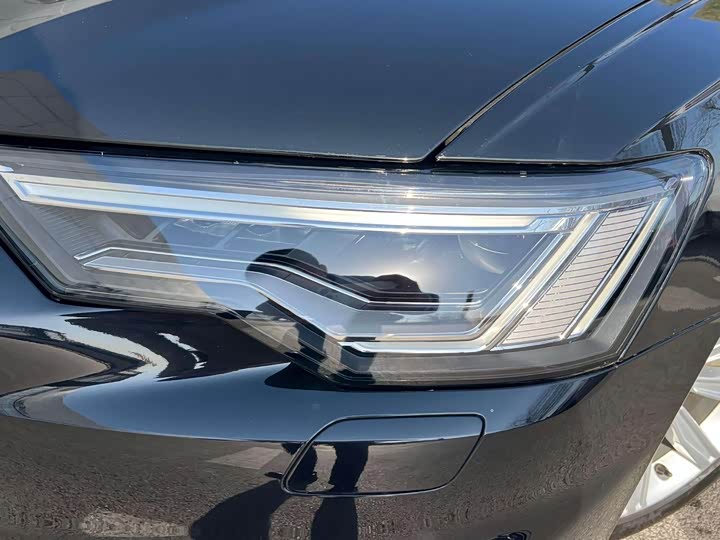 Фото 9 - Audi A6L