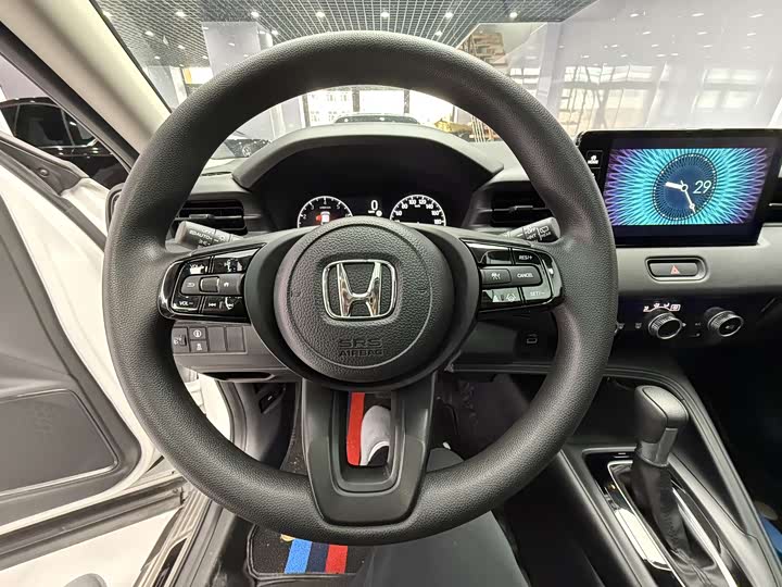 Фото 11 - Honda Vezel