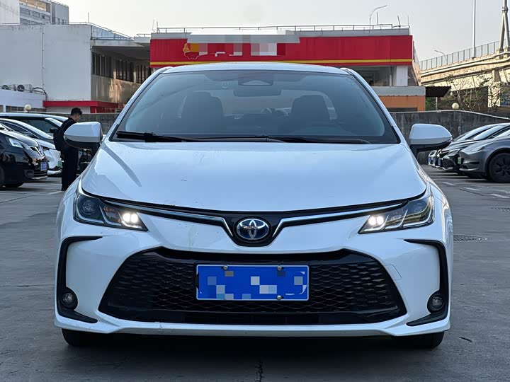 Фото 2 - Toyota Corolla