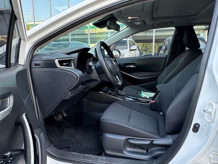 Фото 3 - Toyota Corolla