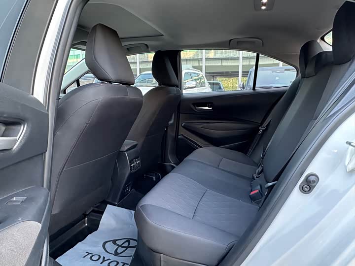 Фото 4 - Toyota Corolla