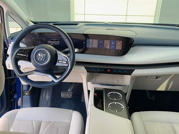 Фото 10 - Buick GL8 Hybrid