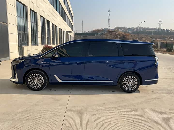 Фото 7 - Buick GL8 Hybrid