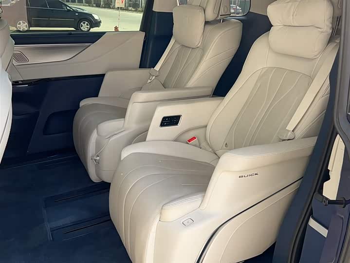 Фото 8 - Buick GL8 Hybrid