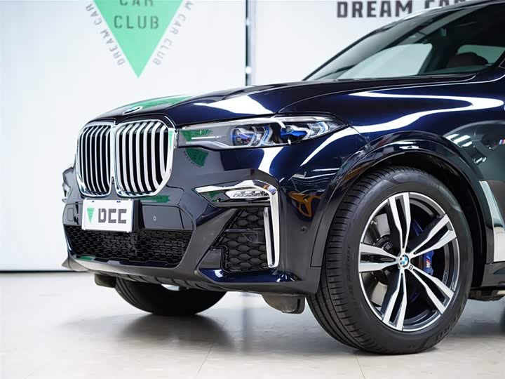 Фото 17 - BMW X7