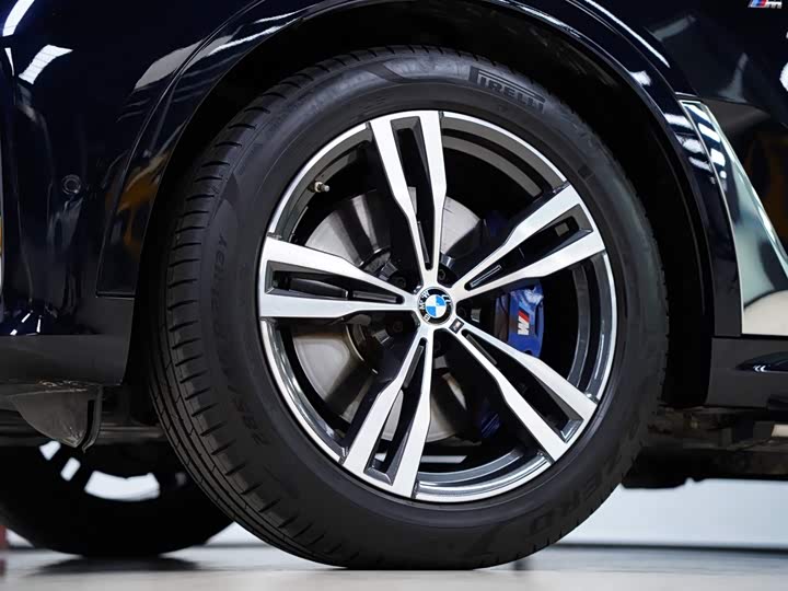 Фото 18 - BMW X7