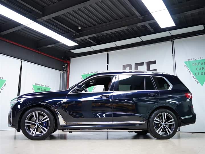 Фото 19 - BMW X7