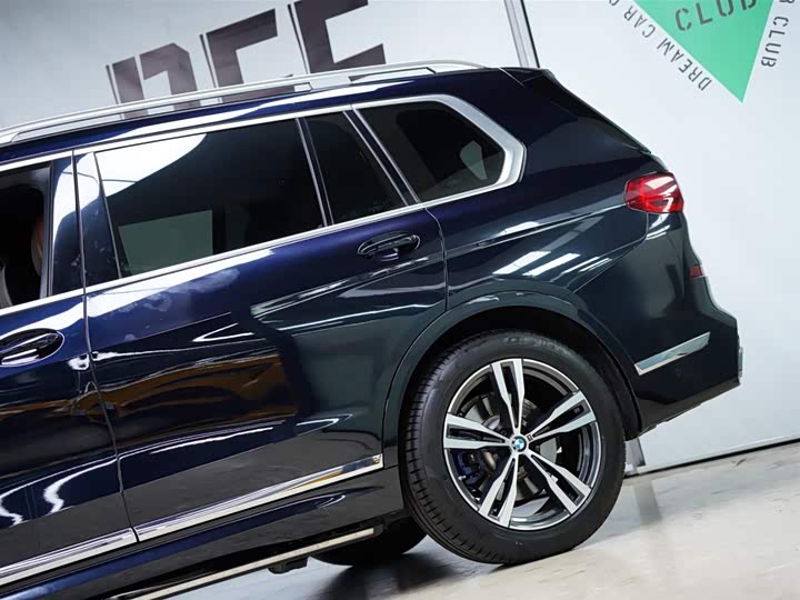 Фото 20 - BMW X7