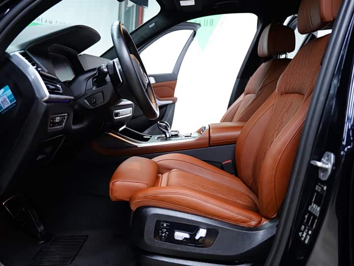 Фото 21 - BMW X7