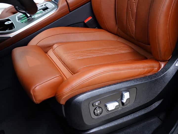 Фото 23 - BMW X7