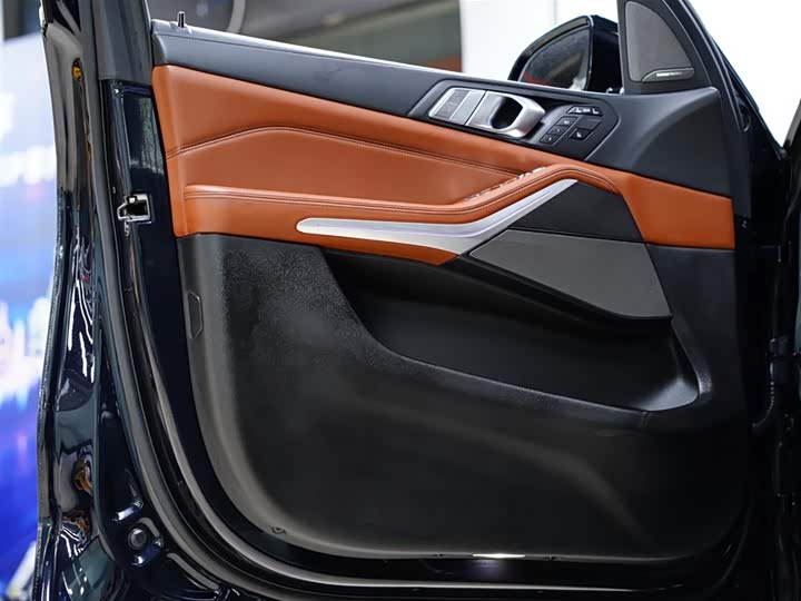 Фото 25 - BMW X7