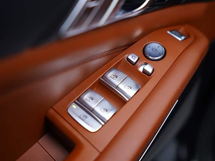 Фото 26 - BMW X7