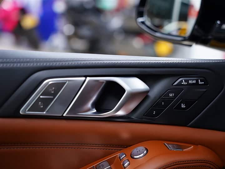 Фото 27 - BMW X7